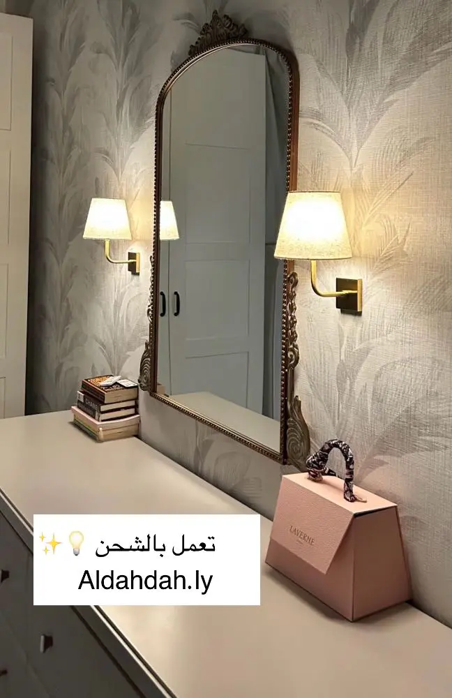 اضاءة جدارية راقية ذهبي شكل B (السعر للقطعة )